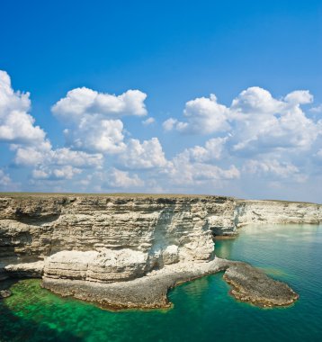 Güzel kayalık deniz kıyıları