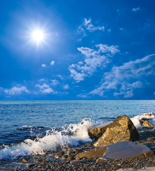 Varm sommardag i ett hav — Stockfoto