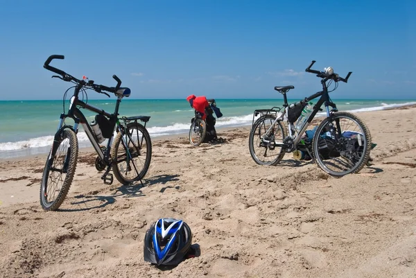 Велосипеды на морском побережье — стоковое фото
