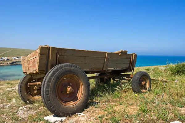 Old cart in a steppe — Stock Photo, Image