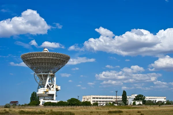 Radioteleskop obrovské astronomické observatoře — Stock fotografie