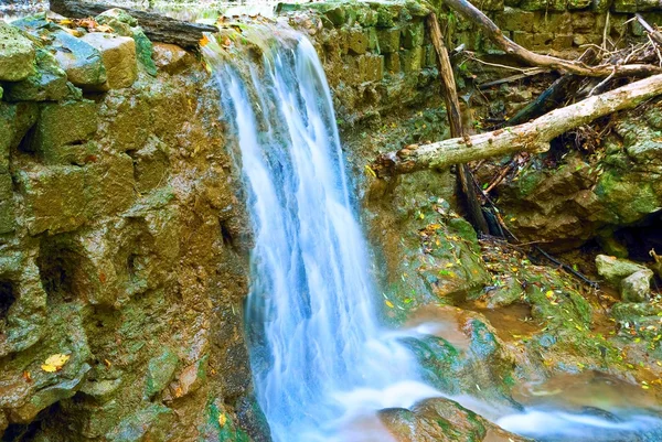 Belle cascade d'eau bleue — Photo