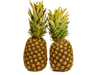 beyaz zemin üzerinde iki ananas