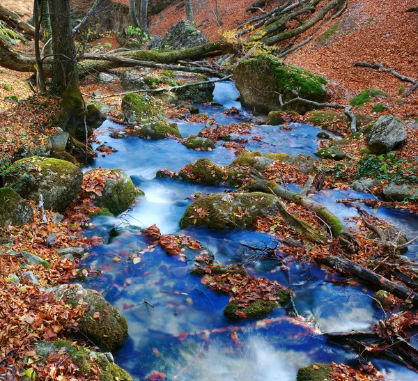 Rustige herfst rivier — Stockfoto