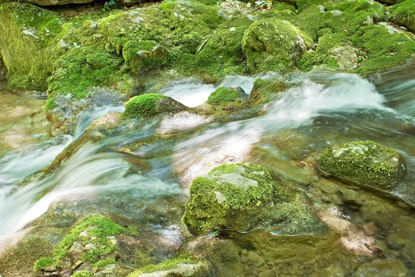 Swift stream of water — Stock Photo, Image