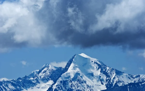 Alta montanha — Fotografia de Stock