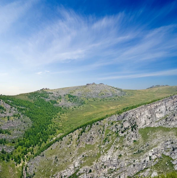 Abgrund in einem Gebirge — Stockfoto