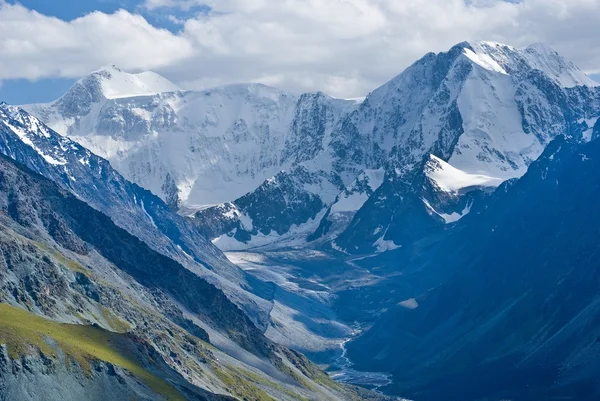 Bergen in een wolken, Altaj — Stockfoto