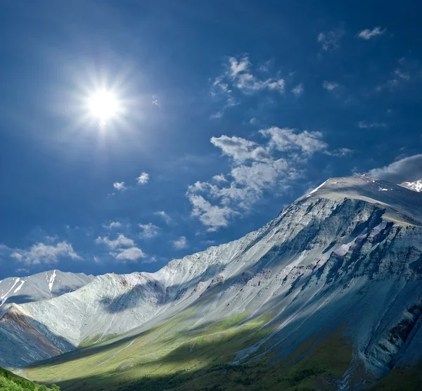 Dolina góra pod słońcem — Zdjęcie stockowe