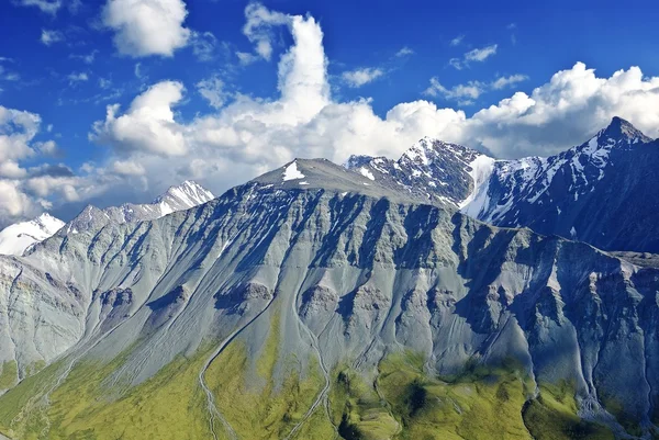 Montañas majestuosas — Foto de Stock