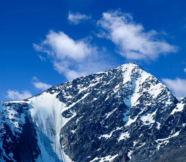 Bir kar içinde kaya — Stok fotoğraf