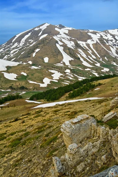 Lente Kaukasische bergen — Stockfoto