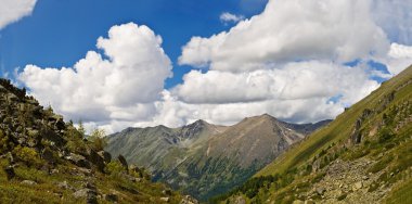 Altay dağa vadide panorama