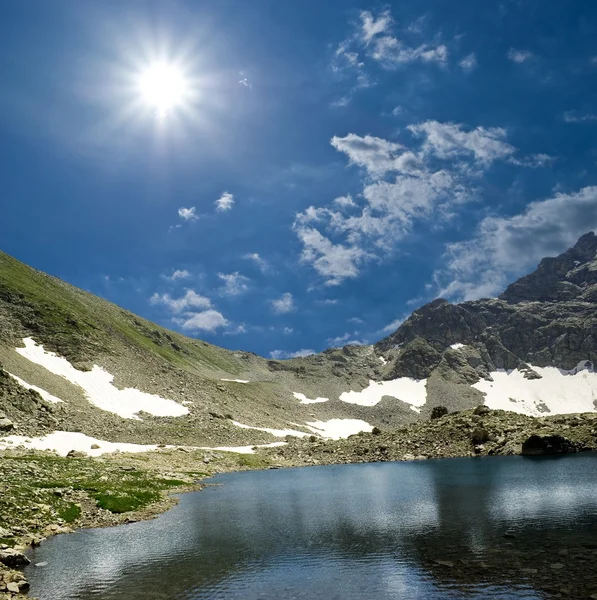 Küçük bir göl — Stok fotoğraf