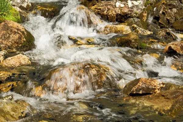 Spricka vid floden — Stockfoto