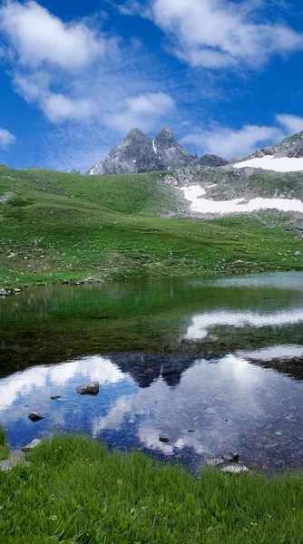 Гірське озеро — стокове фото