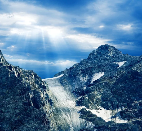 Gletsjer in de bergen — Stockfoto