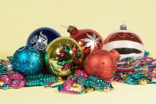 Рождественские елочные игрушки — стоковое фото