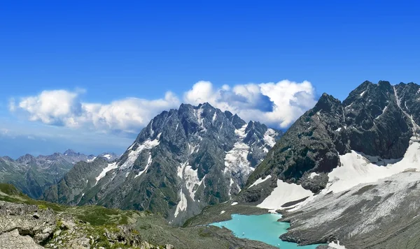 Caucazian 山全景 — 图库照片