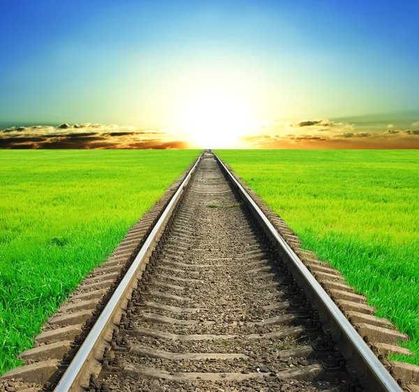 Järnvägen lämnar långt — Stockfoto