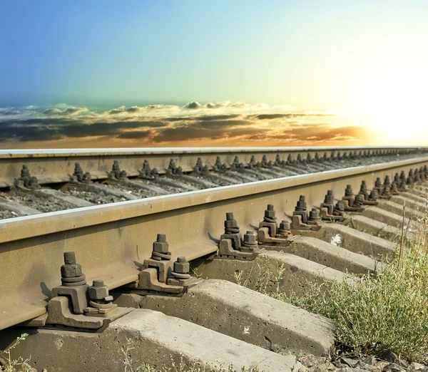 Ferrovia lascia in un tramonto — Foto Stock