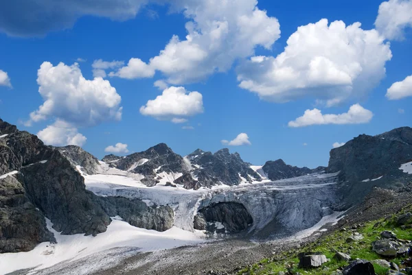 Gletsjer in de bergen — Stockfoto