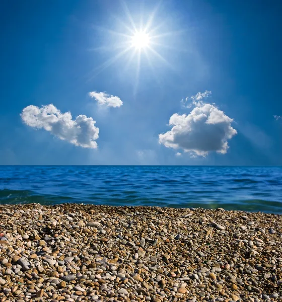Costa del mar en el día de verano — Foto de Stock