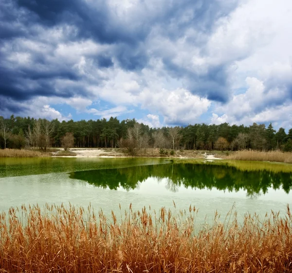 Emerald lake — Stock Photo, Image