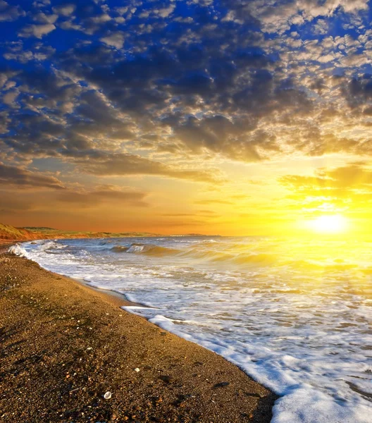 Pôr do sol na costa do mar — Fotografia de Stock
