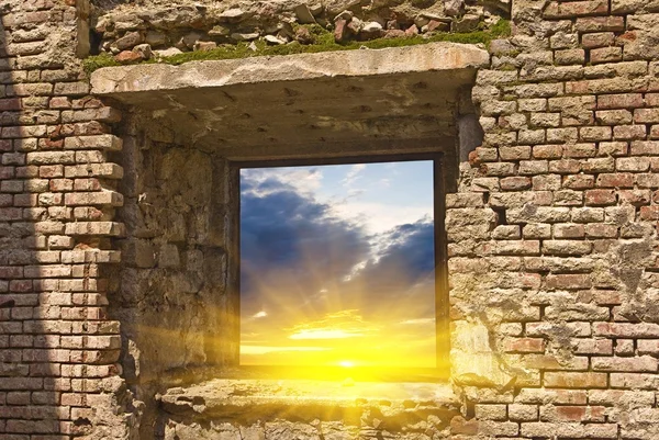 Puesta de sol desde una ventana de la casa — Foto de Stock