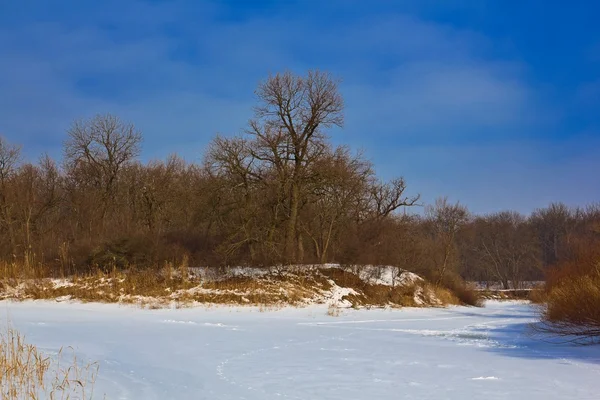 Winter Bevroren rivier — Stockfoto