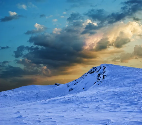 Gunung musim dingin — Stok Foto