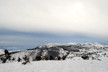 dağlarda sisli gün