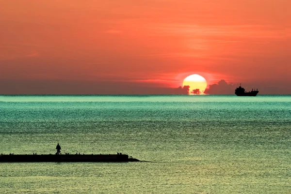 Sabah deniz kenarında — Stok fotoğraf