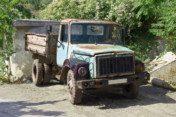 Old abandoned truck — Stock Photo, Image