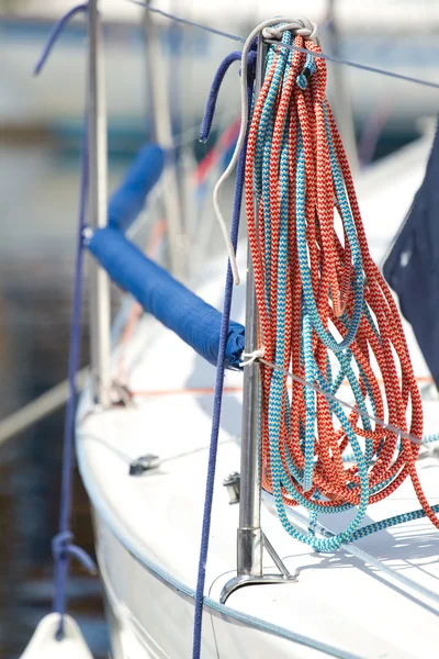 Námořní lana na palubu jachty — Stock fotografie