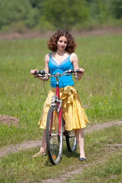 Meisje en fiets — Stockfoto