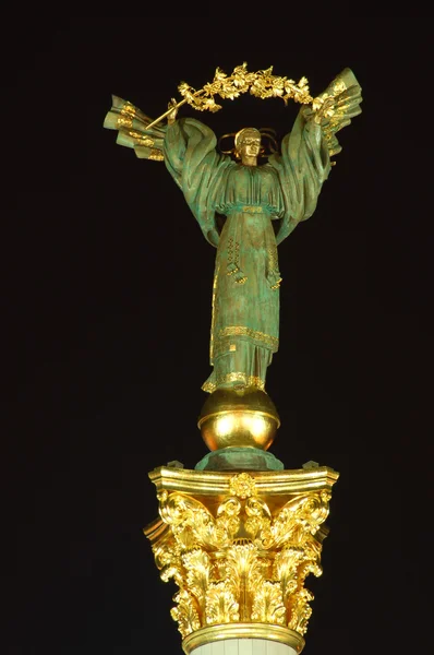 Estátua em Kiev, Ucrânia  . — Fotografia de Stock