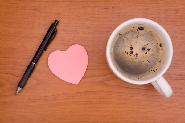Aufkleber, Stift und Kaffee — Stockfoto