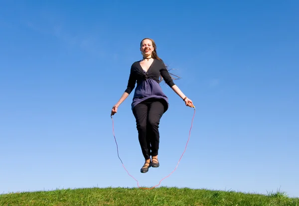 Chica con saltar la cuerda —  Fotos de Stock