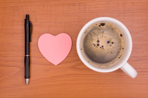 Çıkartmalar, kalem ve kahve — Stok fotoğraf
