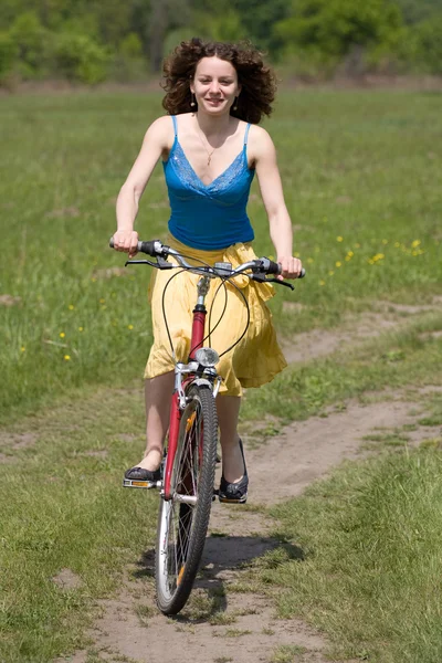 Lány a kerékpár — Stock Fotó
