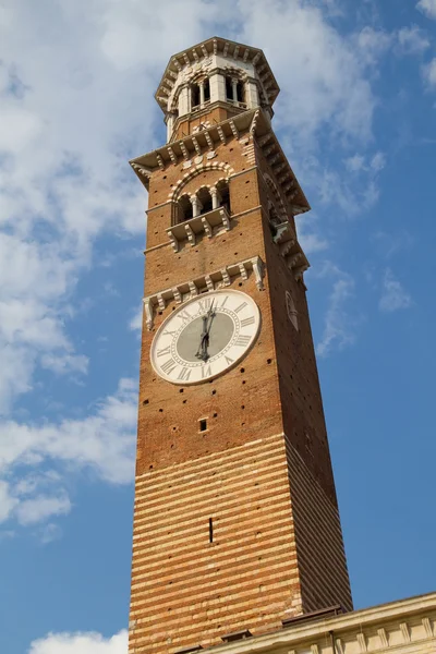 Verona 'daki Lamberti Kulesi — Stok fotoğraf
