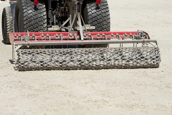 Traktor bereitet Ring für Dressur vor — Stockfoto