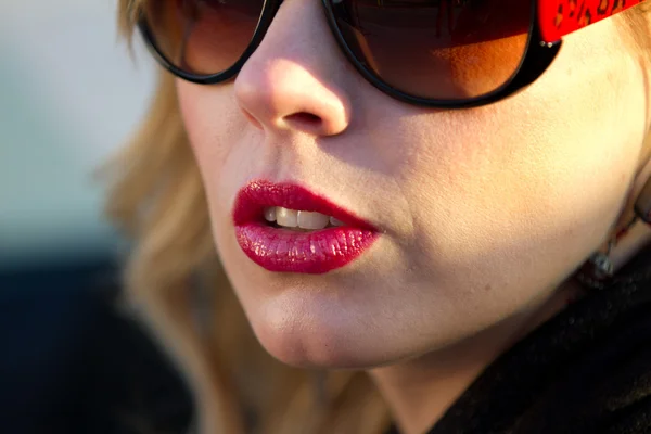 Loira mulher closeup lábios nariz — Fotografia de Stock