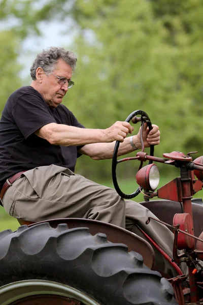 Senior Man Driving a Vintage Tractor — Stock Photo, Image