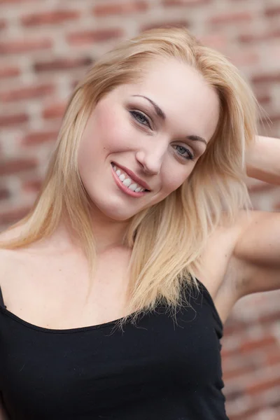 Mooie blonde glimlachen — Stockfoto