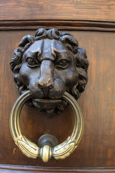 Golpeador de puerta italiano — Foto de Stock