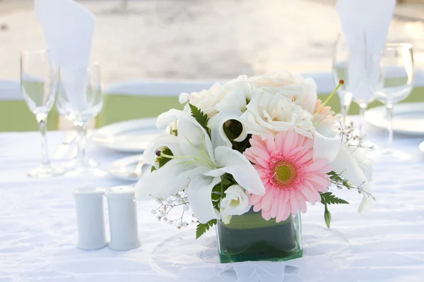 Ajuste de mesa floral — Foto de Stock