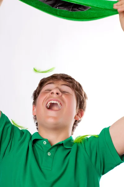 St patricks den roztomilé dospívající s zelenou čepičkou — Stock fotografie